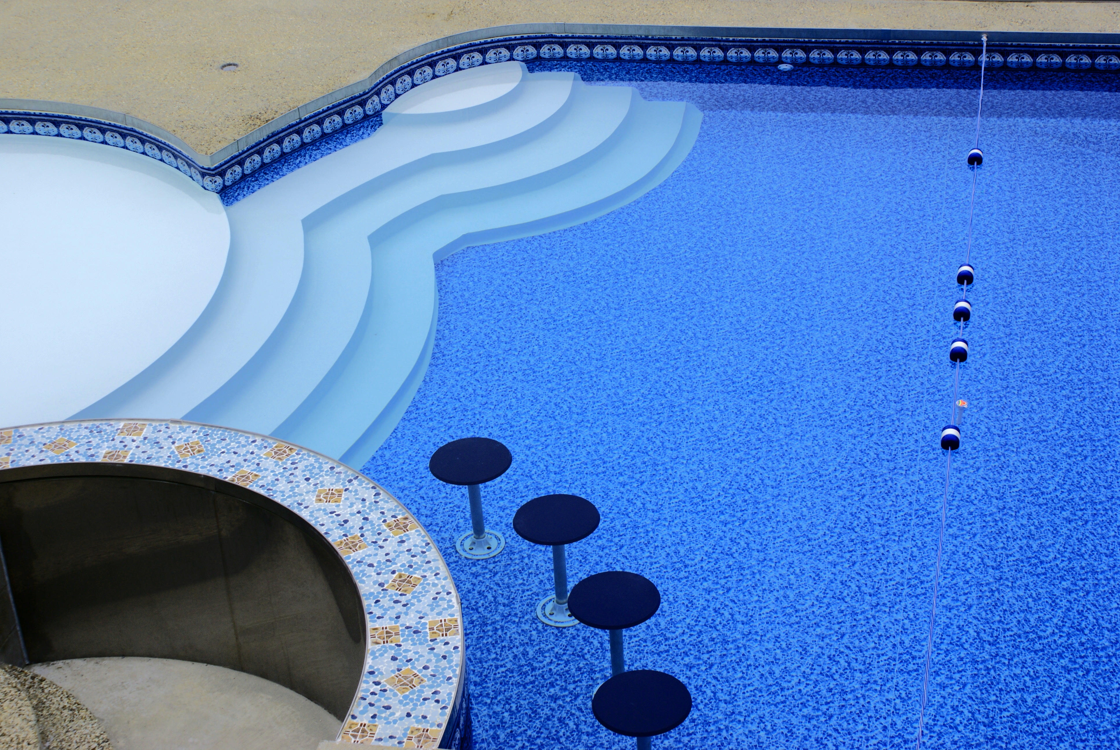 Poolside bar 2025 stools